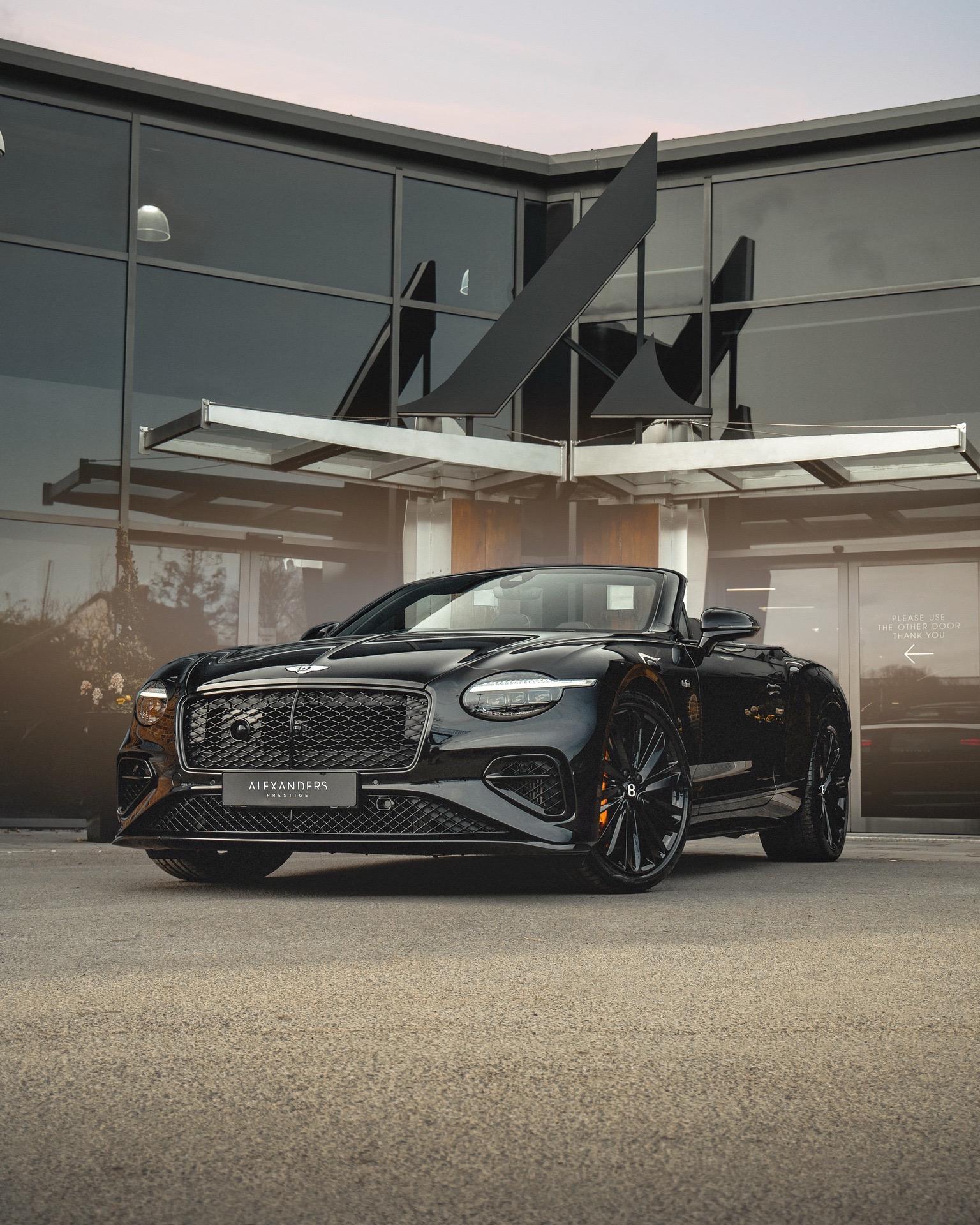 一眼看上去的优雅、是其它车子无法替代的！赶紧艾特你最好的朋友、给你置办宾利欧陆