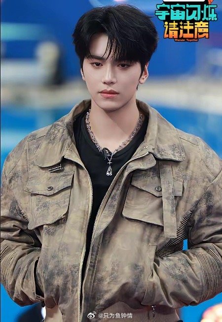 邵子恒应该是感受到了爆闪团黄子韬、王鹤棣、于洋对他的嫌弃，除了黄晓明没有人愿意和