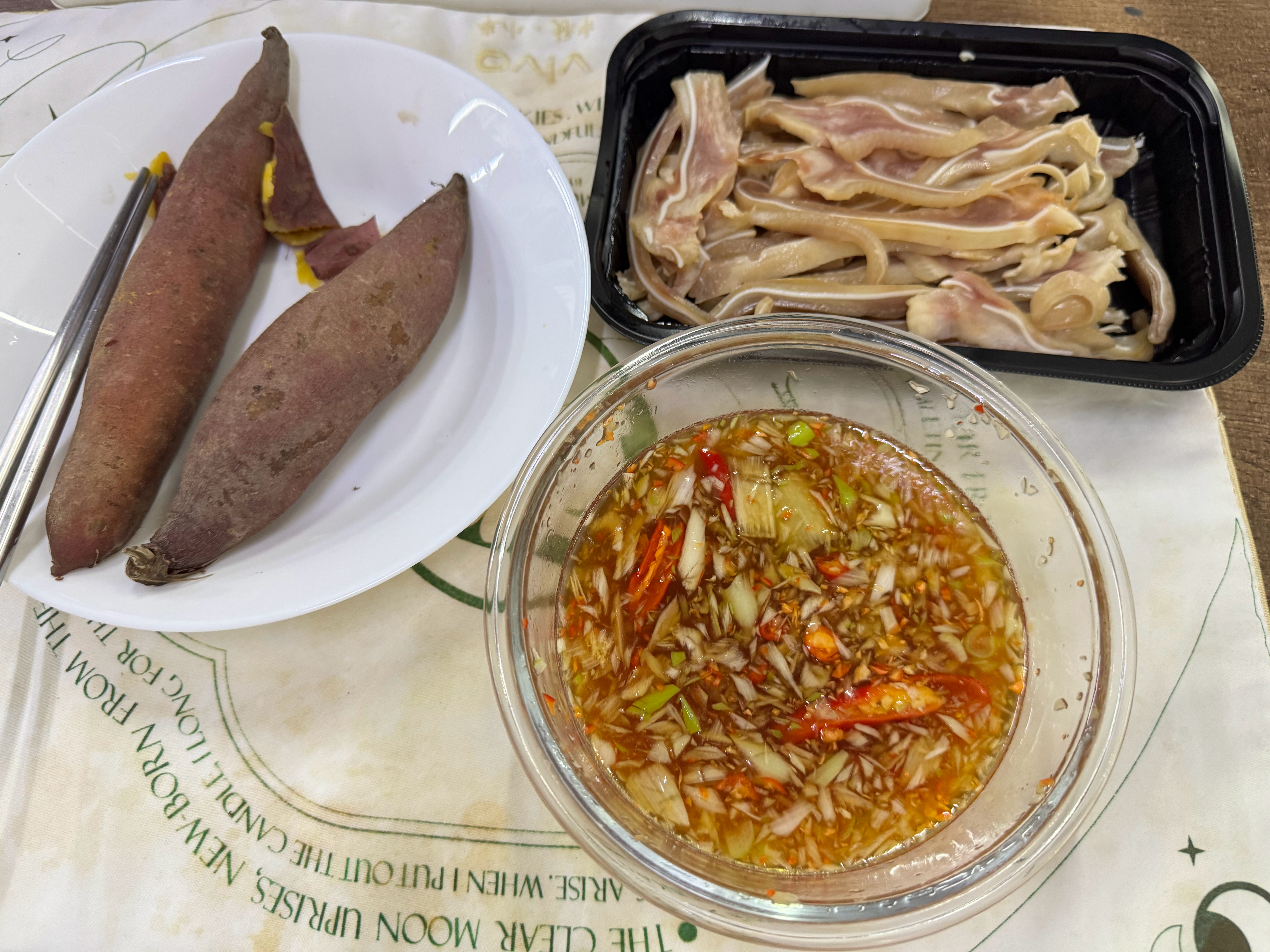 早上10点上班吃早餐，现在12点吃午饭，饿的真快 ​​​