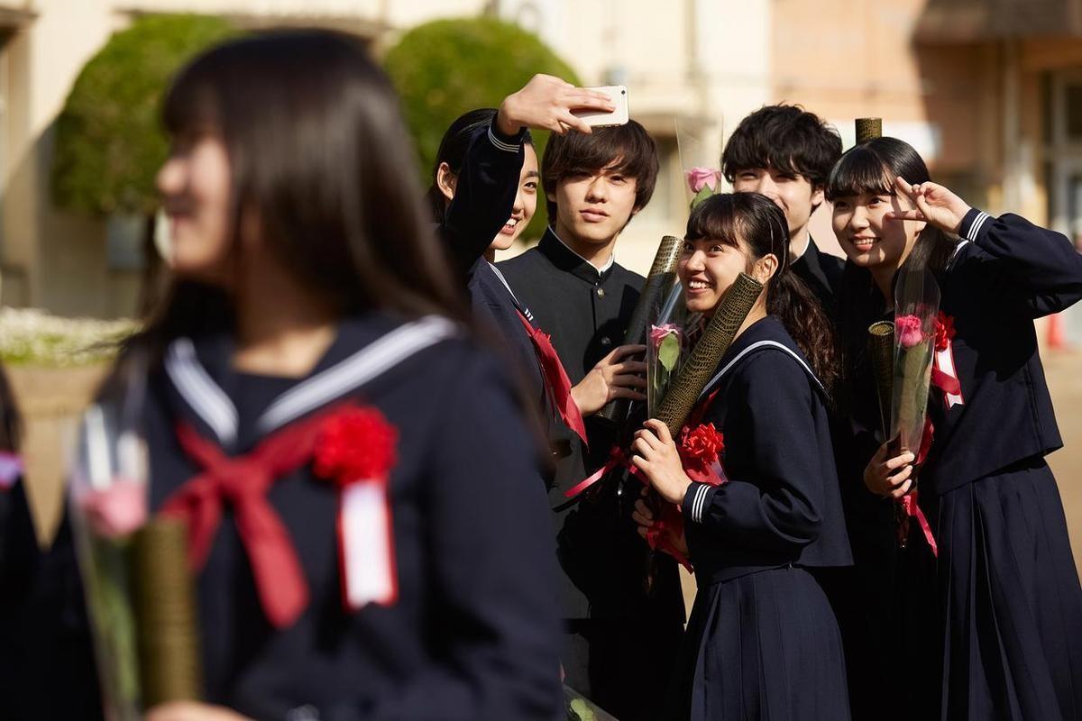 中方曾呼吁谨慎前往日本，复旦大学冯玮却高调建议中国学生赴日，并把这种与中国政府提
