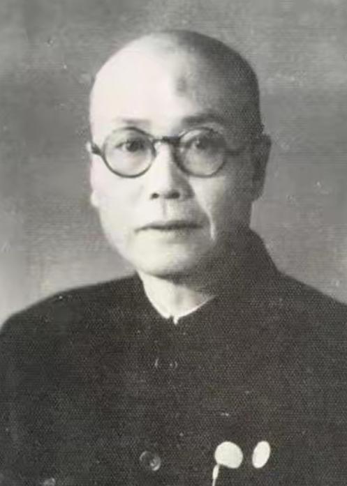 1946年，地下党员吴群敢前往指定地点接头，突然发现对方是国军中将，大惊之下脱口