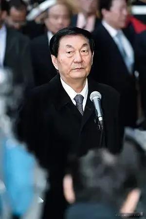 “不管前面是地雷阵还是万丈深渊，我都将一往无前，义无反顾，鞠躬尽瘁，死而后已。”