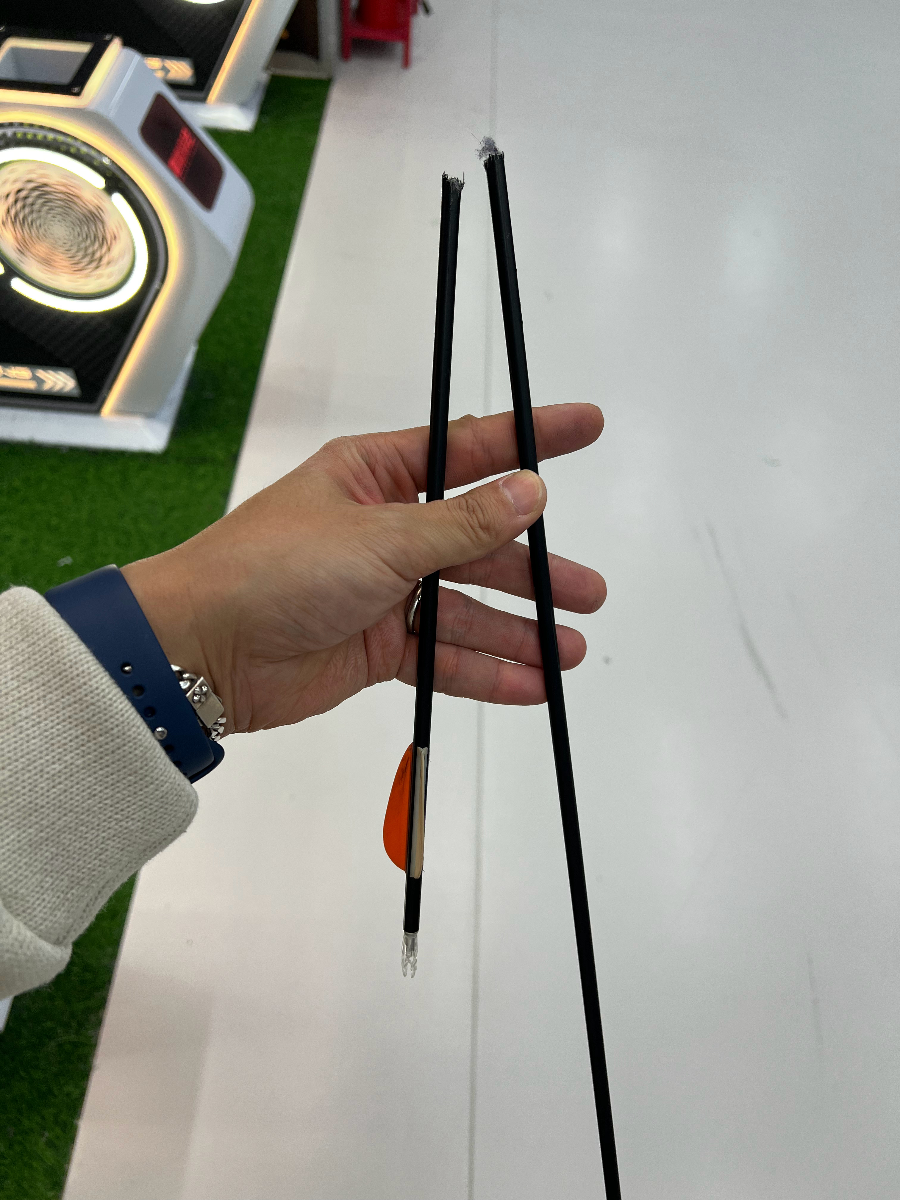 虽然是游乐项目，但是这个弓箭如果算焦耳的话，应该算是管制武器了 天津