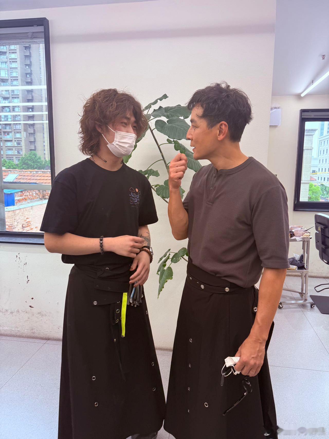 吴彦祖爆改Tony吴 谁能想到在上海能让吴彦祖亲手做发型？Tony吴这波真的操作