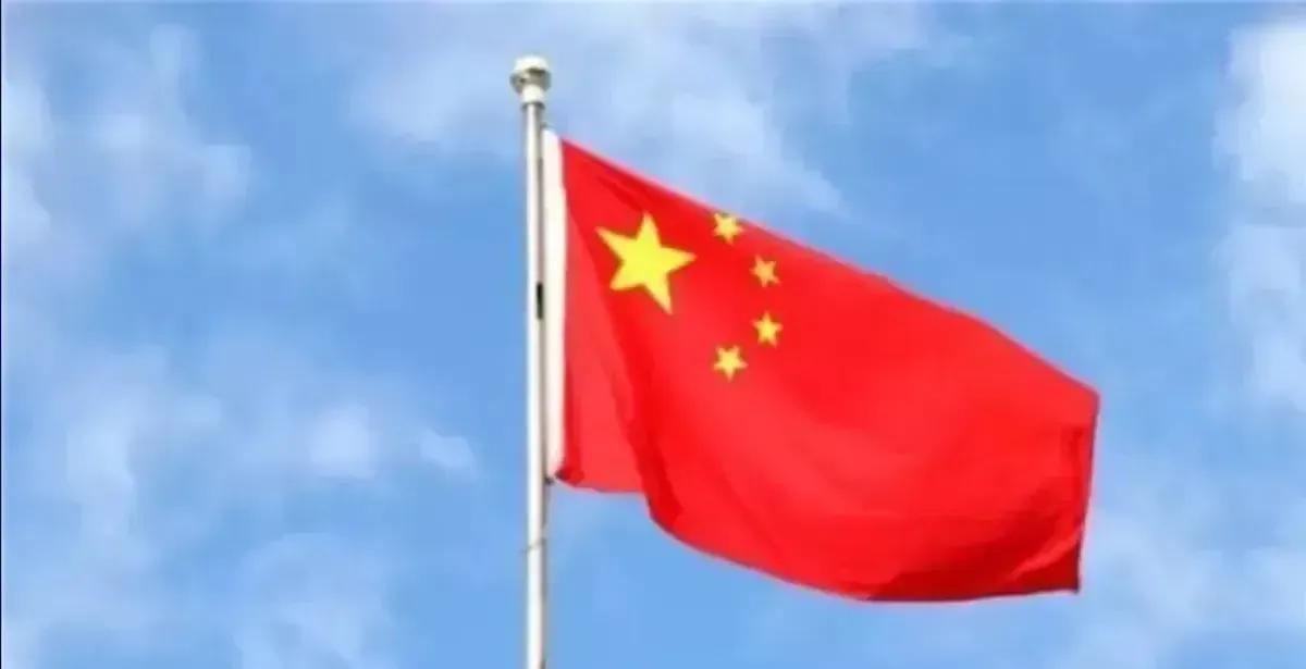 一位美国报业工作者在其国家的媒体平台上，发表了一篇引人深思的文章。在这篇报道中，