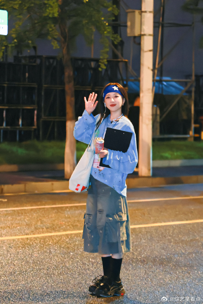 阚清子和萧蔷没少学阚清子心态转变 以前顾着别人想法，现在只专注舞台，太爽了。 