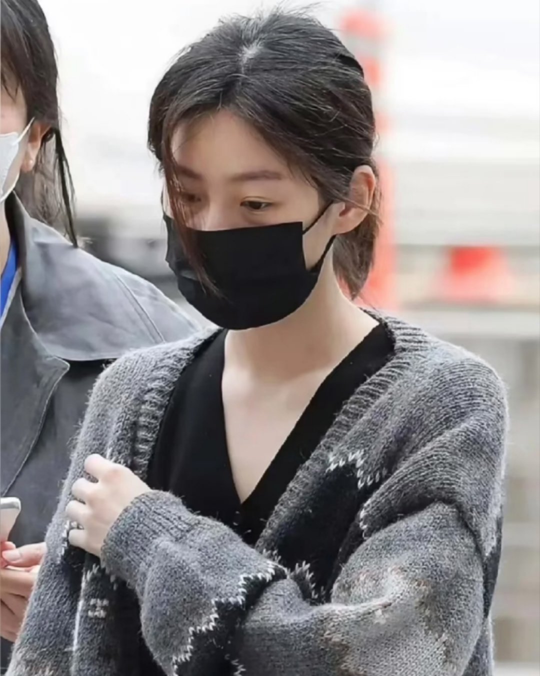 金赛纶25岁就有白发了金赛纶白发眼袋 白发…眼袋…看得出金赛纶在生命最后的阶段已