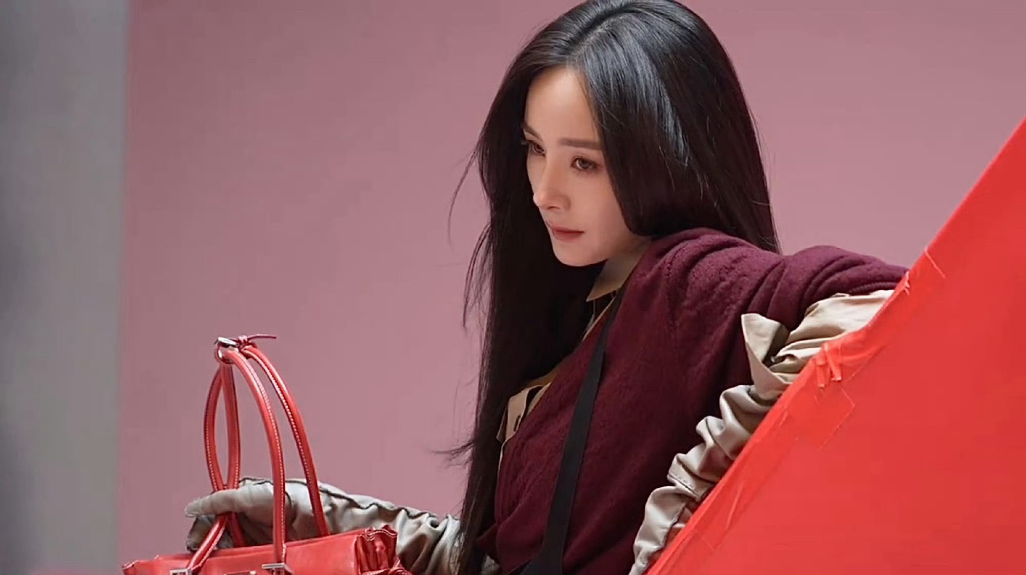 杨幂穿Prada的黑长直女神 杨幂这波操作直接把女神范儿拉满！ 