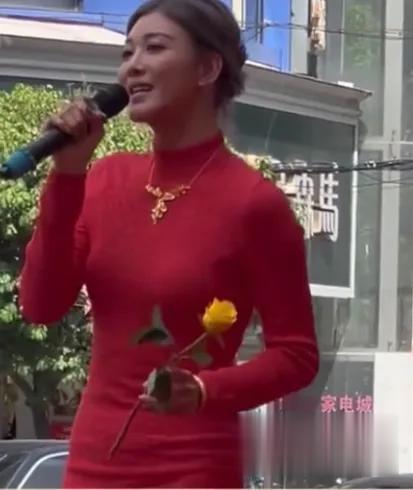 李彩桦在《浪姐4》中透露，她在拍摄电视剧《回家的诱惑》时刚刚和男友分手。虽然当时