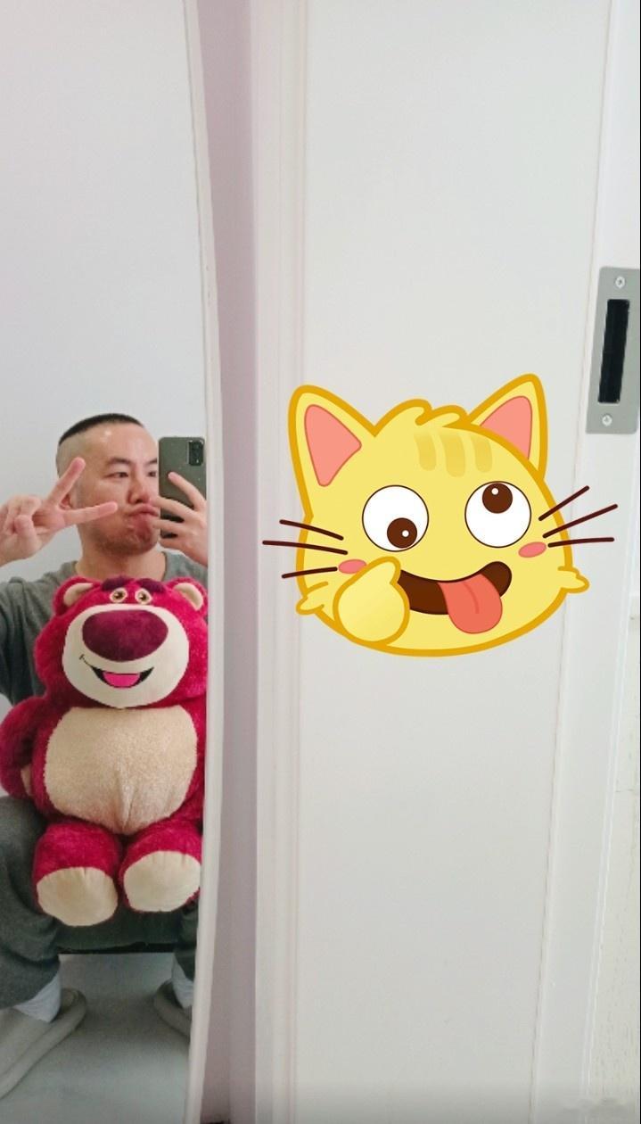 李悄（自拍）. 
