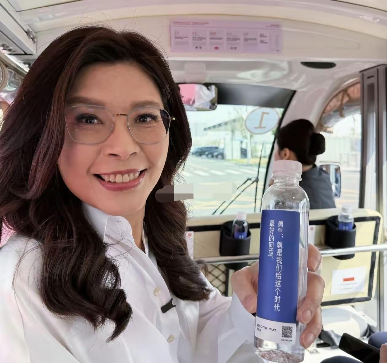 郑丽文此次内地之行，看得出是收获颇丰，这回台之后的郑丽文也是发表了自己的此次之行