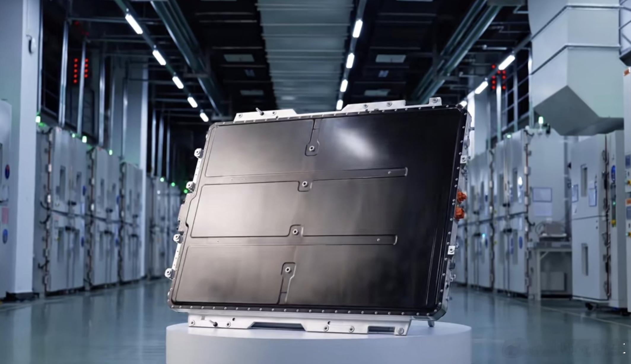 从巨鲸电池到双冗余辅助驾驶，智界V9的安全逻辑不是堆料是体系本届北京车展，鸿蒙智