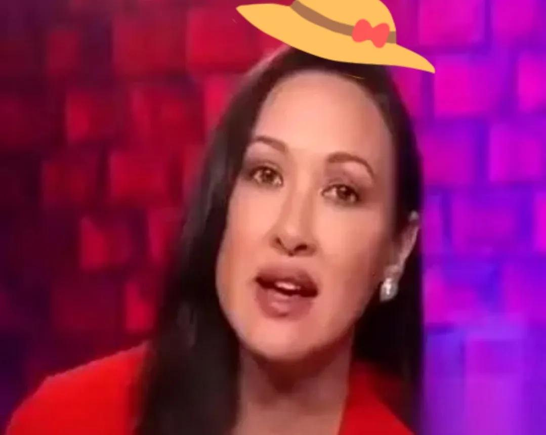 美国一个美女主播，镜头前一句话把天给捅破了。她说，我们最大的问题，不是中国在“作