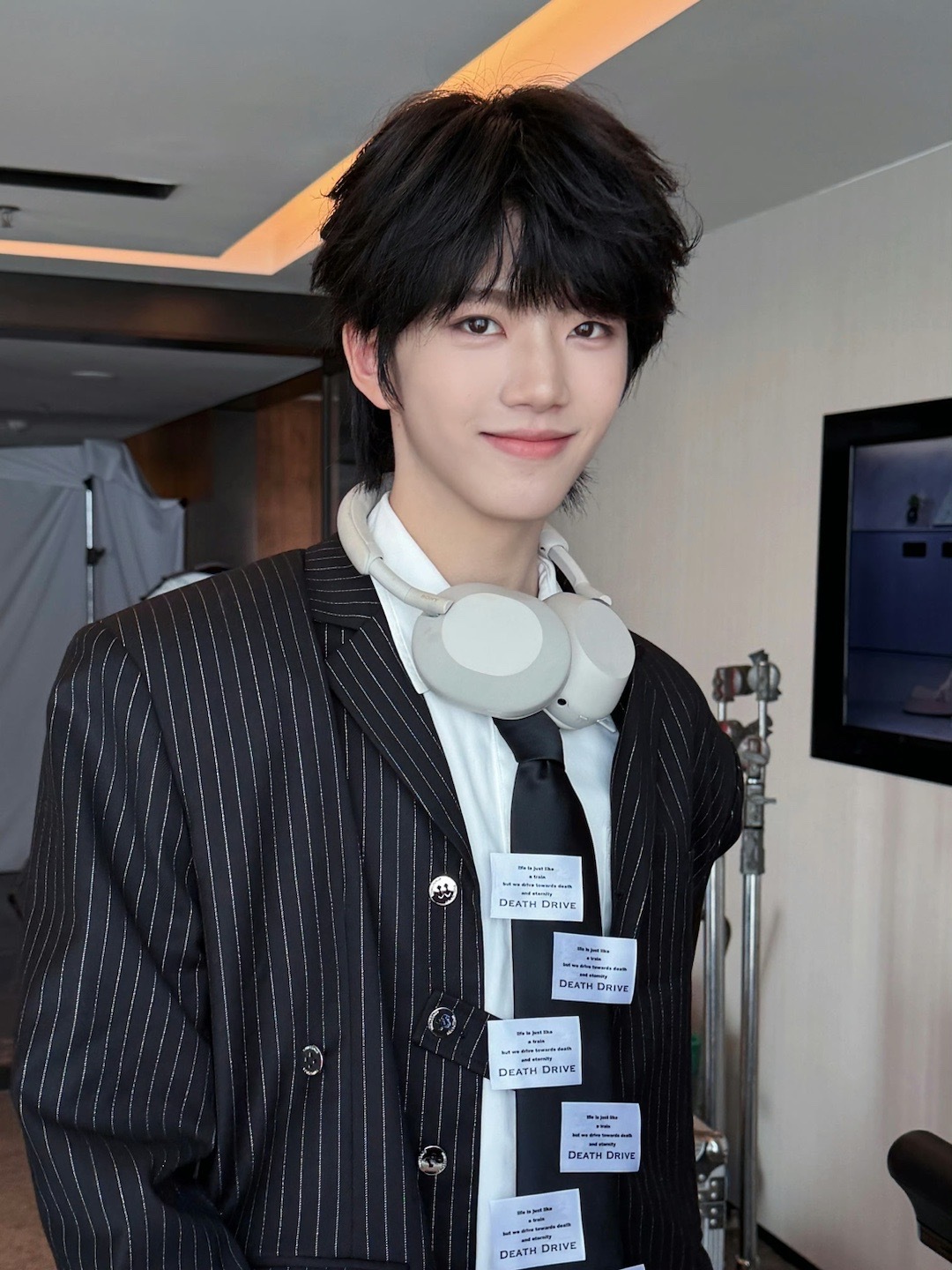 张函瑞黑白条纹制服张函瑞最新营业🈶黑白条纹制服诱惑纯欲系美少年粉丝：此男手段了