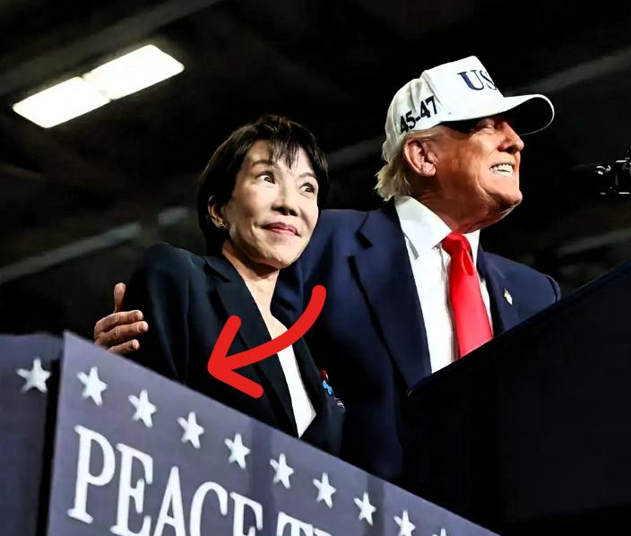 这画面谁看了不皱眉？
特朗普搂日本女首相，
日本人直接破防！

刚刷到特朗普和日