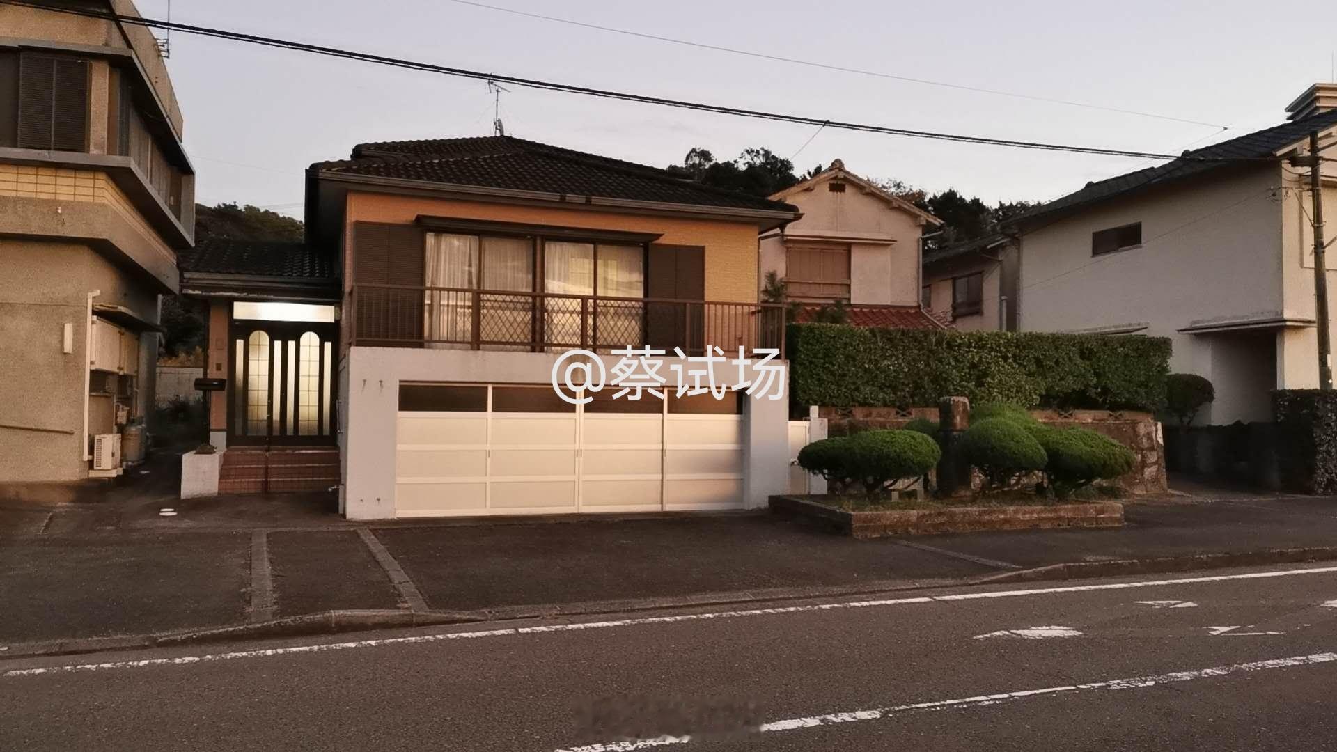 楼下车库，楼上住人。不用很大，但必须独栋。白日做梦。。。 ​​​
