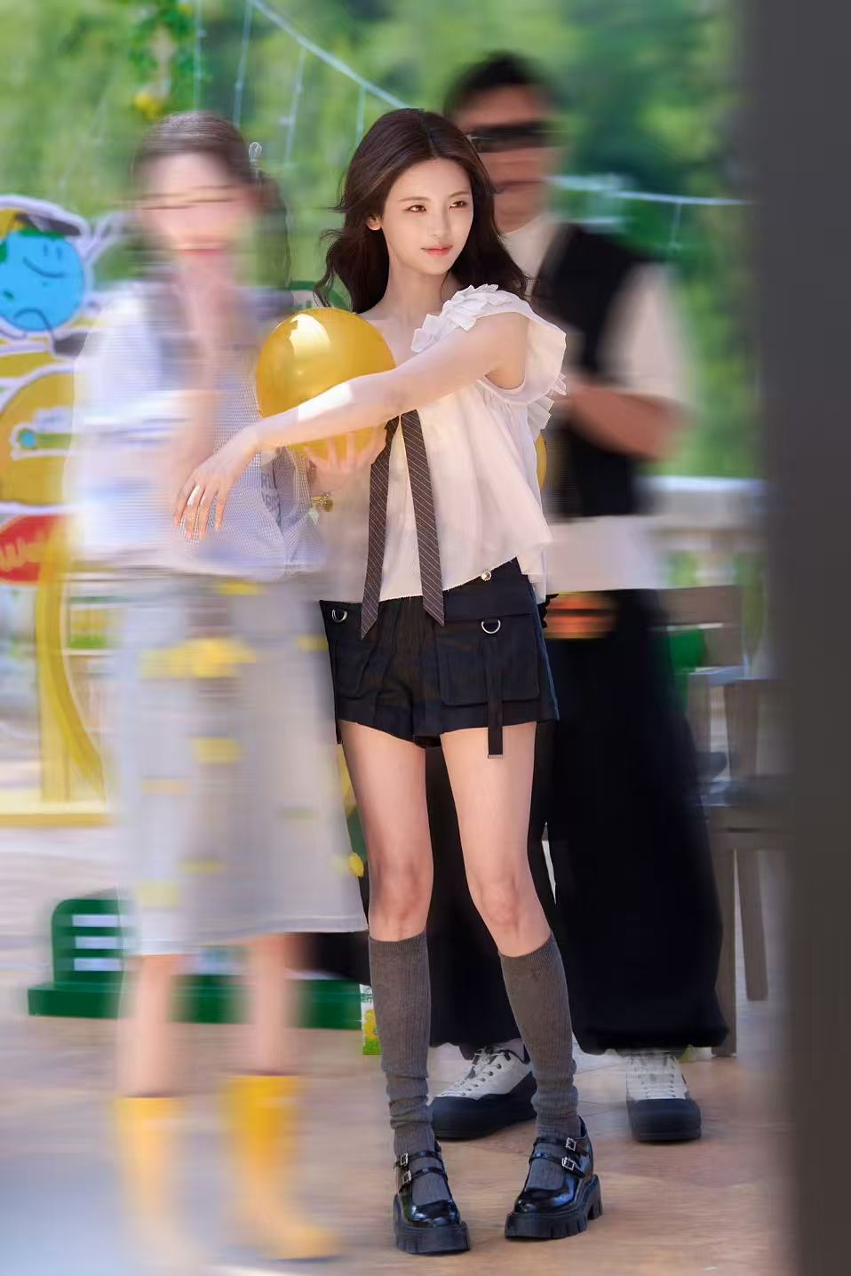 杨超越南法夕阳杨超越地球超新鲜剧照  杨超越地球超新鲜剧照