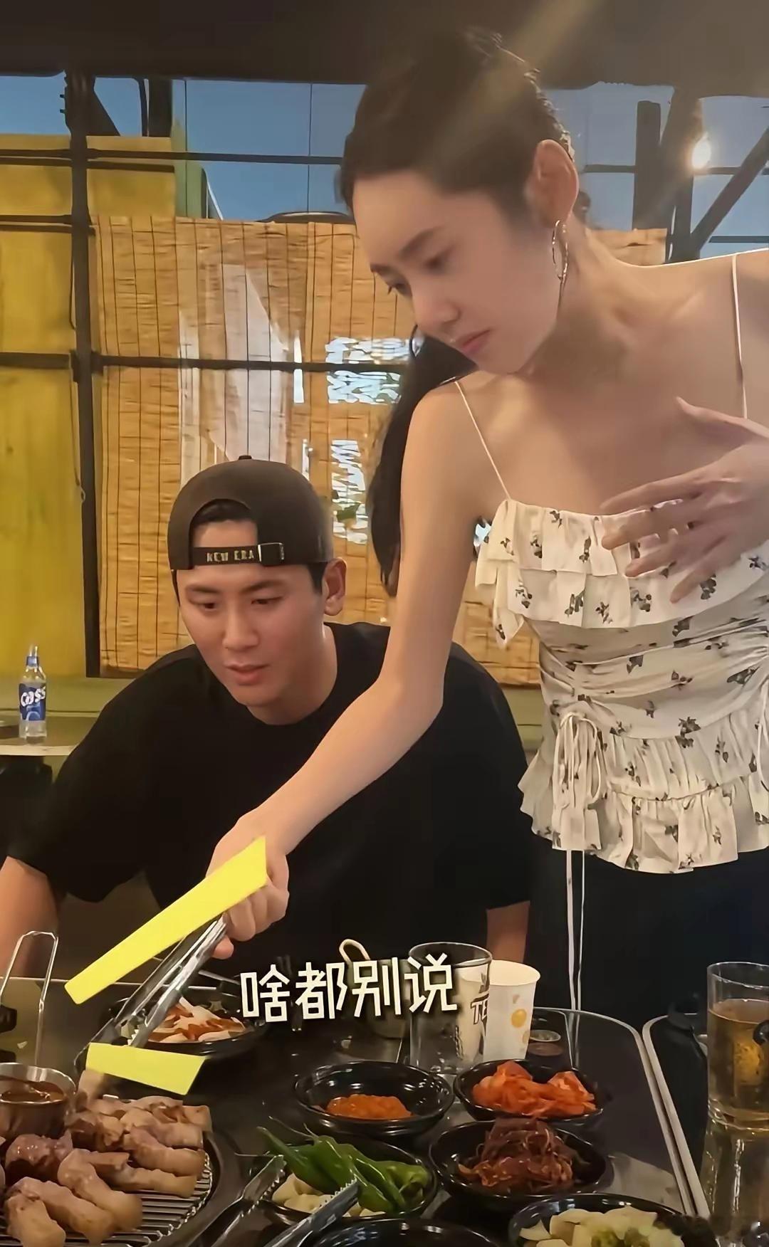 我终于懂很多网友说秋瓷炫为什么离不开于晓光了其实原因很简单，你看他俩的微动作就知