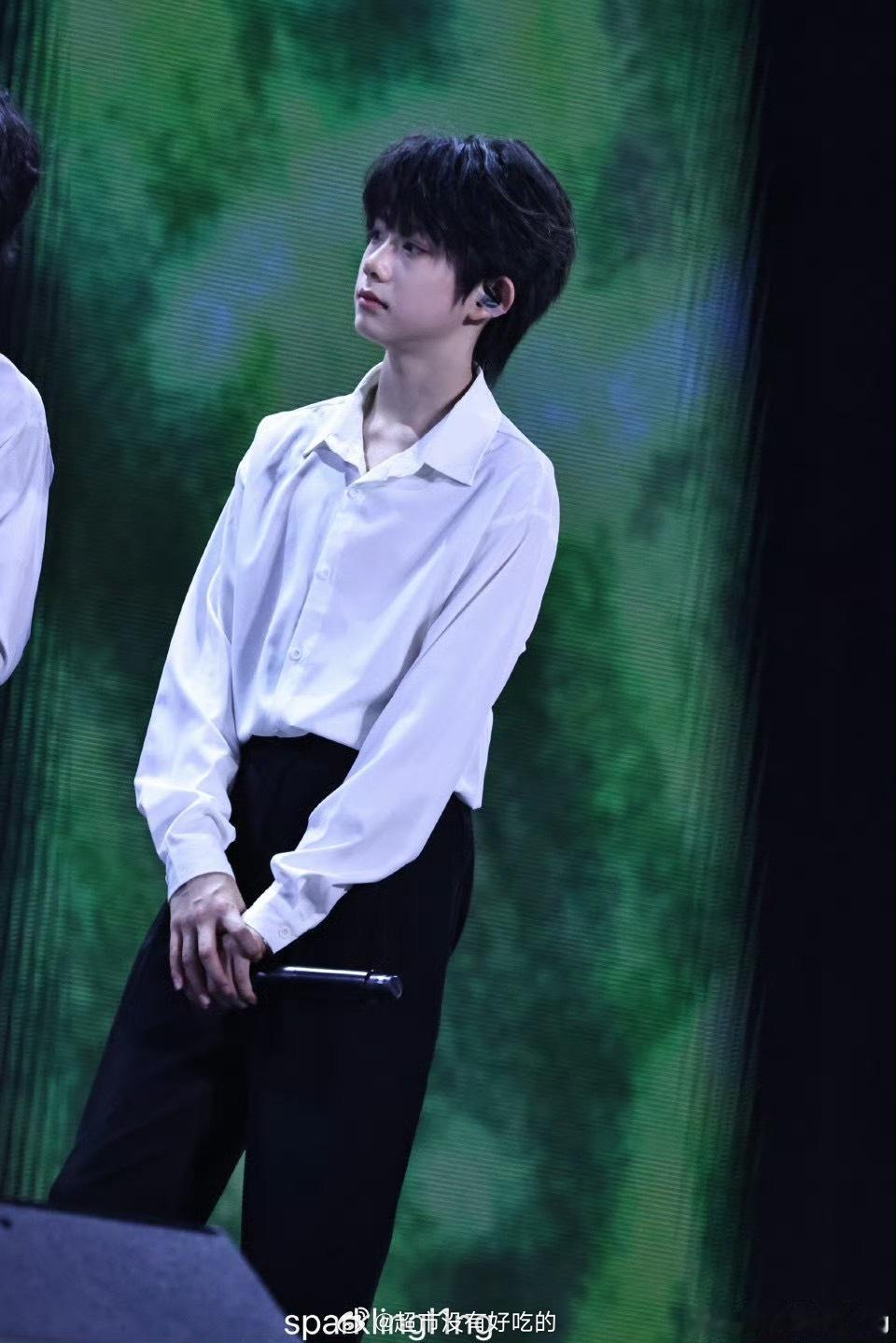 这个气场居然是第一次上公演 有点天生爱豆那味了！陈奕恒