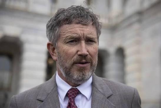 突发新闻——马西众议员已提出一项法案，旨在终止美国的北约成员国身份。