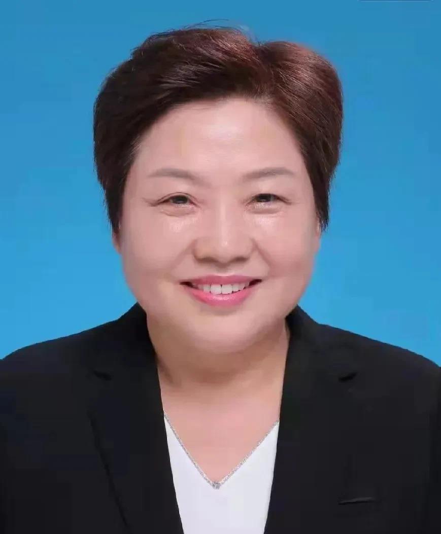 牛兰英的故事挺让人唏嘘的。她1963年出生在河南卢氏，一开始啥学历也没说，但19
