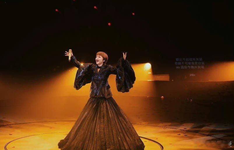 粤语年度歌单TOP1还得是千千阙歌陈慧娴一开口，那熟悉的旋律响起，仿佛青春的画卷