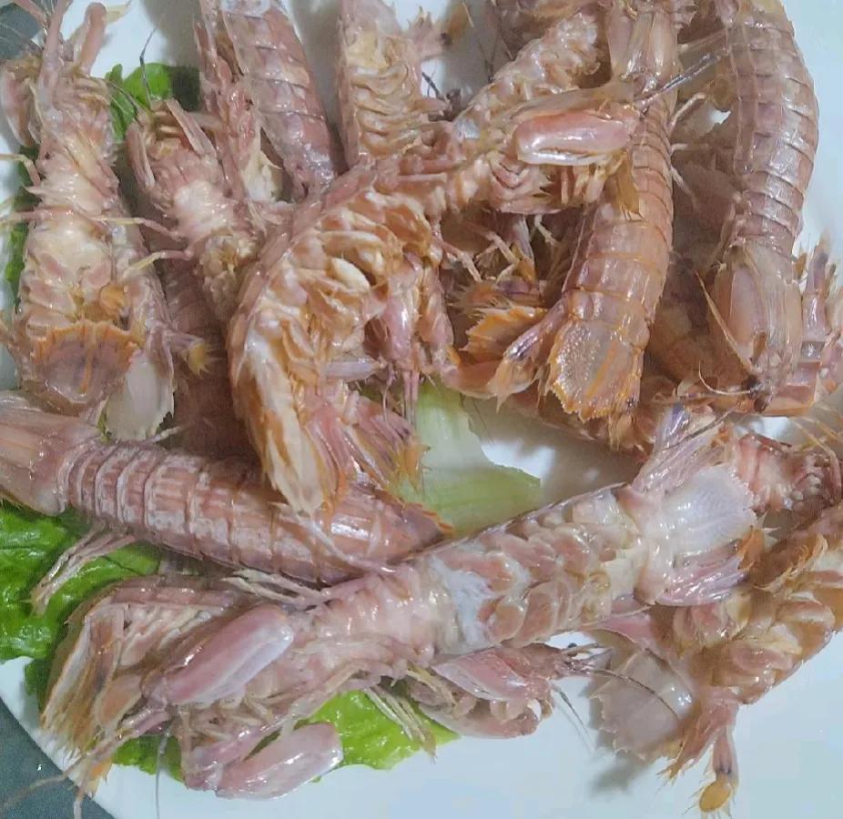 秋天里，可以吃吃皮皮虾，可以吃吃大螃蟹，可以吃吃各种鱼，每一种滋味，都是秋天独特