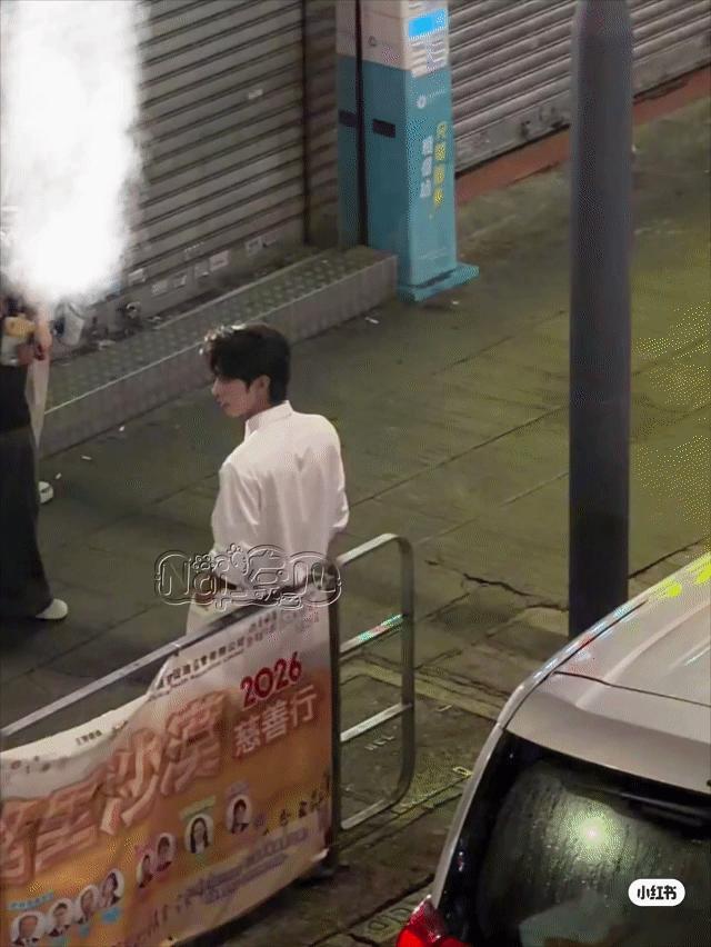 港风父母夜拍中 