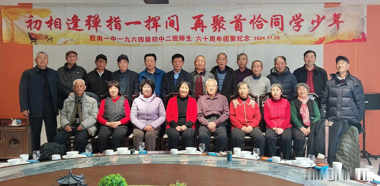 七律，念同窗情
校园逐梦四春秋，岁月如歌唱未休。
同赏繁花迎晓日，共吟雅韵赋风流