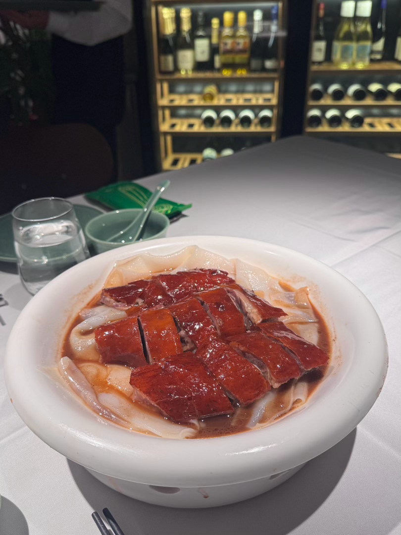 100克拉给小小的老子震撼到了  肥福好吃😋 超喜欢他们的菠萝包 