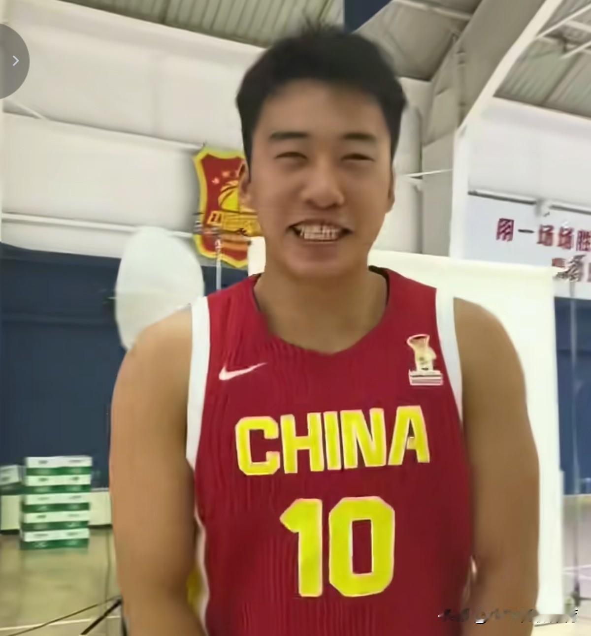 万万没有想到，最强“暑假工”王俊杰回来了，加盟的不是CBA，而是NBL联赛。
 
