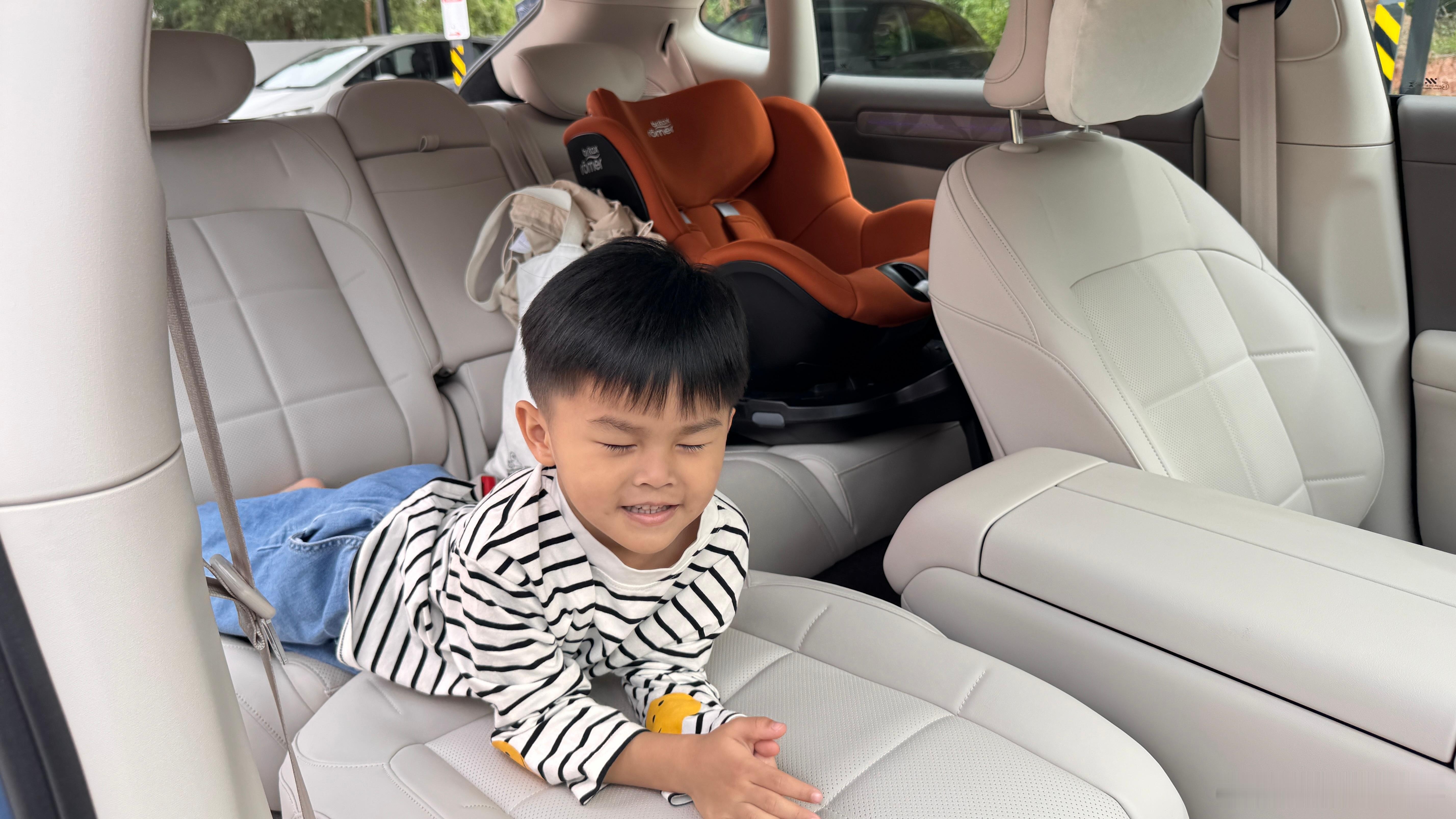 超级右排是泷泷的最爱！新一代智己ls6 ​​​