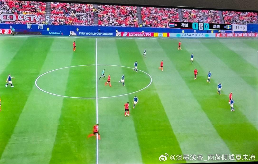 荷兰vs瑞典橙衣军团大战瑞典铁军，目前橙衣军团1:0领先，加油橙衣军团