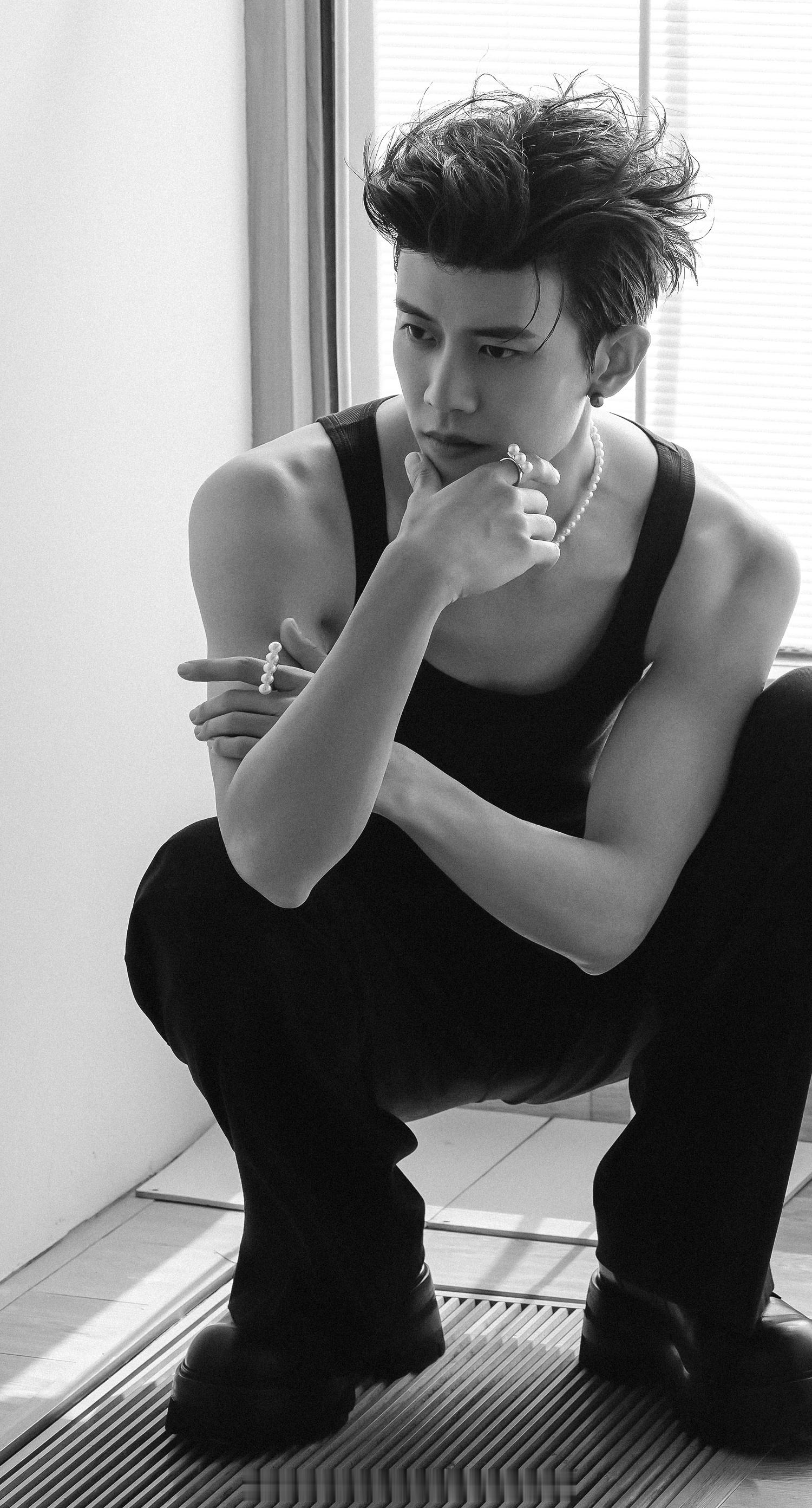 任嘉伦 ❥ 𝚁𝙹𝙻 ₀₅.₂₀♥️· 任嘉伦     你的出现，让我的世界