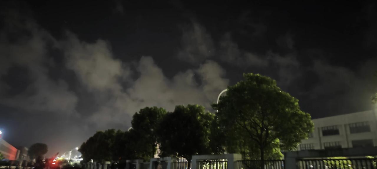 太离谱了，这难道就是美国自我纠正能力的伟大之处吗？先让市场嗨起来，再偷偷修正，然