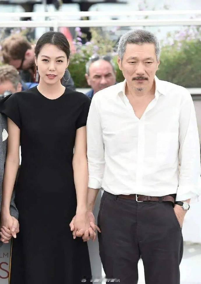 偶遇金敏喜洪尚秀带娃出行 网友偶遇这一家三口！金敏喜曾是李政宰、赵寅成的前女友，