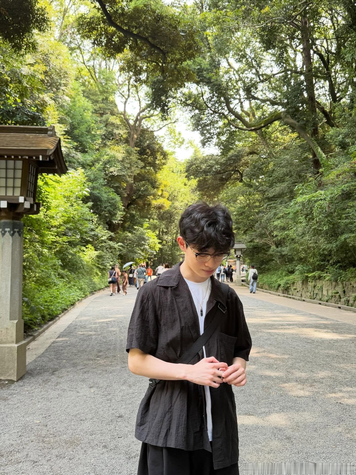 LCP休赛期，Doggo跟队友一起去日本玩。天气看起来很好，和牛寿喜烧跟拉面都看