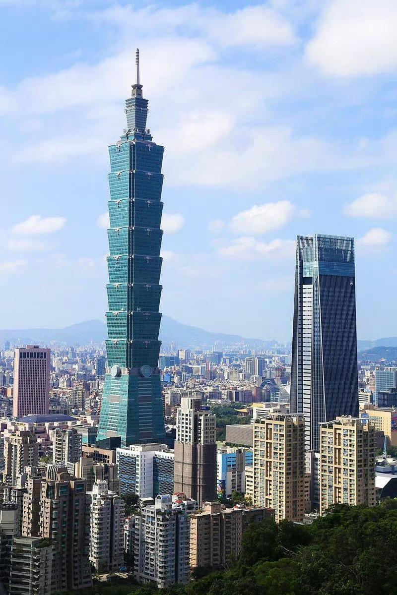 中国最高的大楼排名：

1. 上海中心大厦：高度为632米。
2. 深圳平安金融