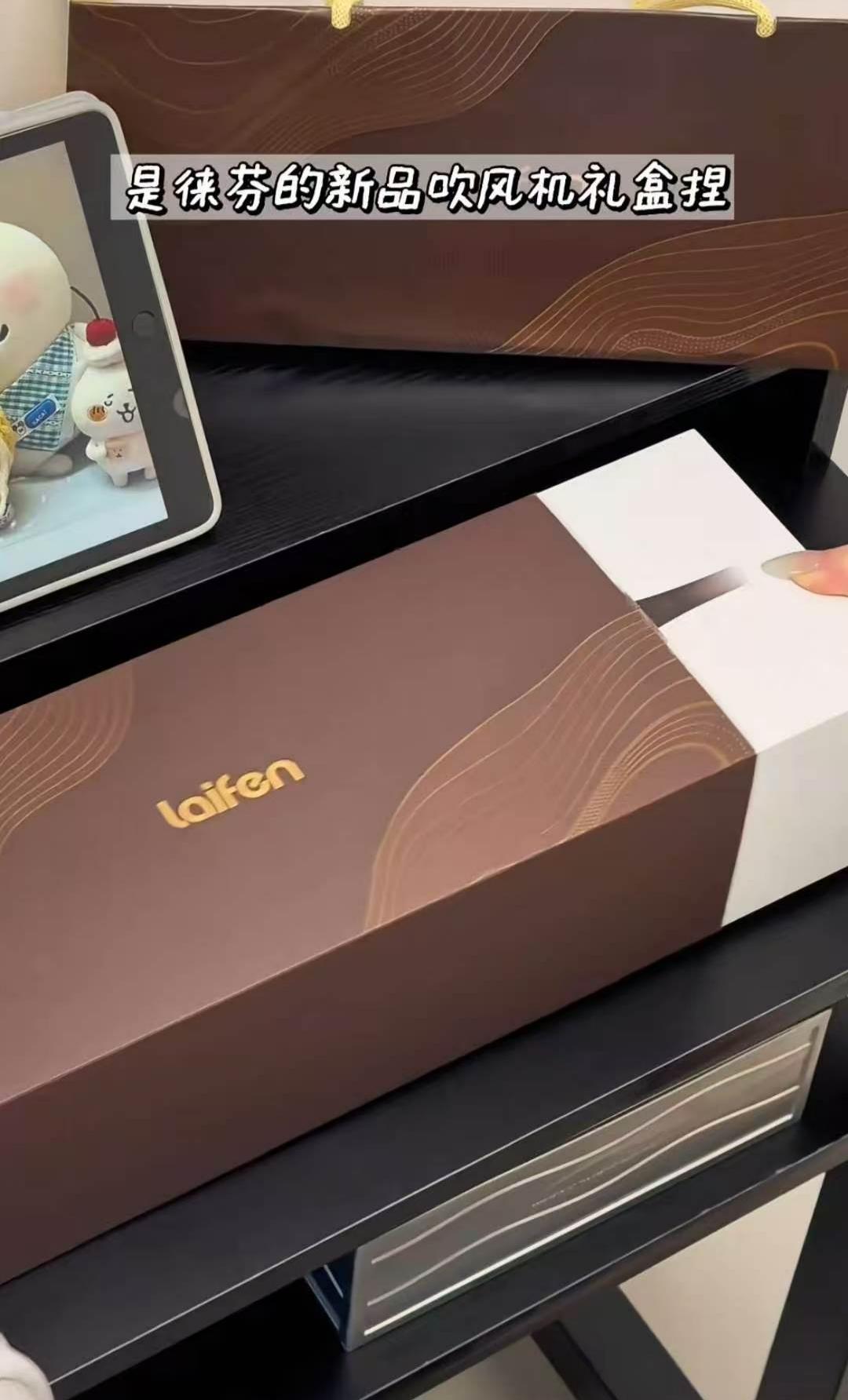 铁树开花！我爸送给我妈的礼物，把我都看感动了！

我爸这个人，和我妈结婚二十多年