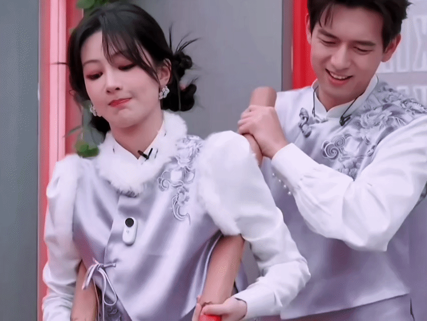 杨紫李现愤怒的小鸟真人版 两个人的表情包真的他可爱了，hi6这期也是封神了[哈哈