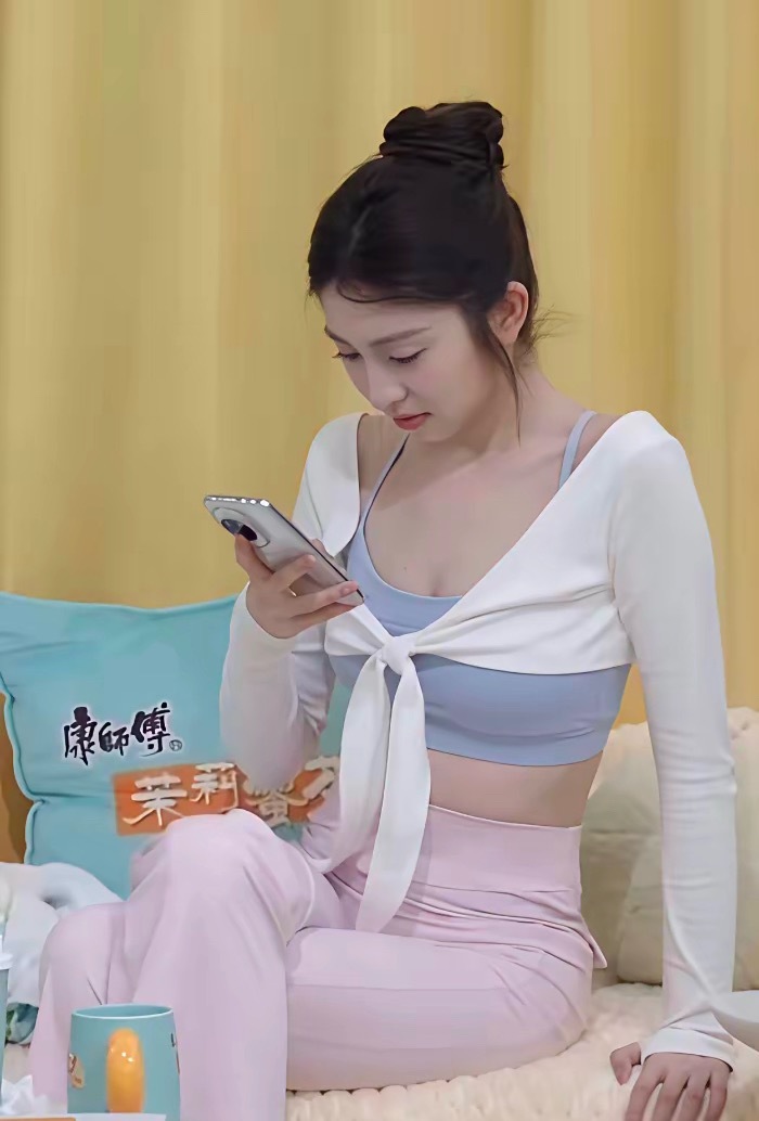 长得那么漂亮，可惜一直火不起来。 ​​​