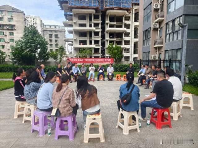解聘物业并非全面取消！央媒定调，小区治理迎来新变化