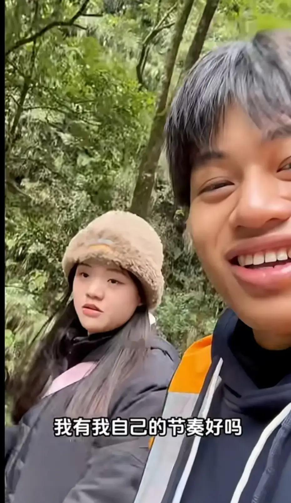 女朋友摘个口罩，全网都觉得自己有资格评头论足？
峨眉山那阵风，吹掉的何止是口罩，