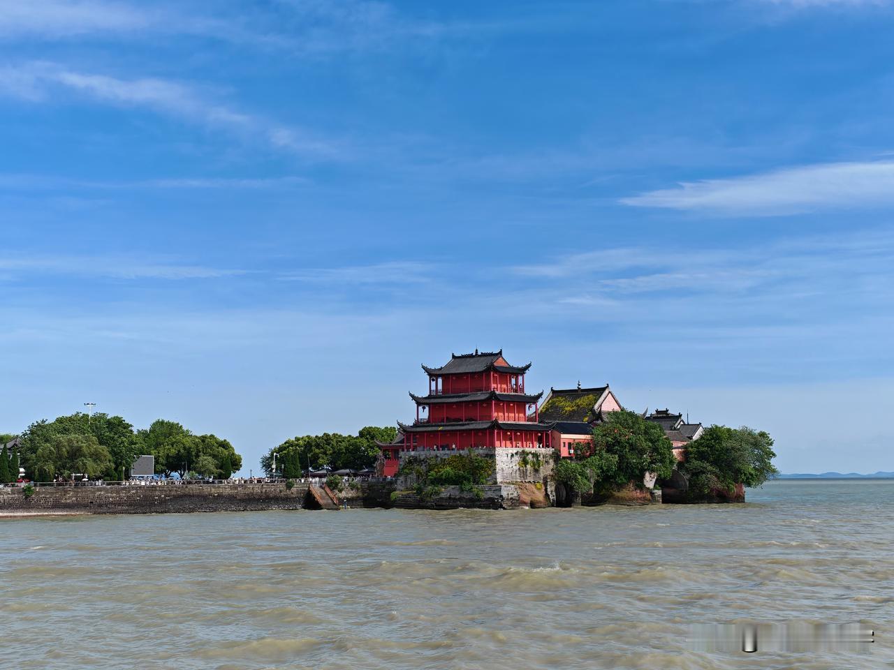 淮南江北，天生一派好湖山！肥城林立西北角，居巢系于偏东南。吴头楚尾名山胜水：巢水
