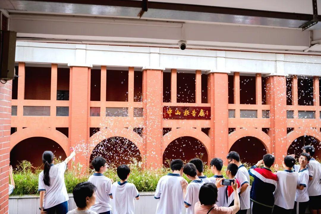 广州市2026年中考志愿填报于6月5日下午4时准点结束，记者在现场了解到，202
