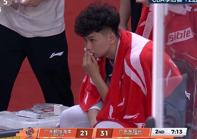 广东半场52：24广州，广东男篮强硬的防守击溃广州男篮！

5月1日，CBA季后