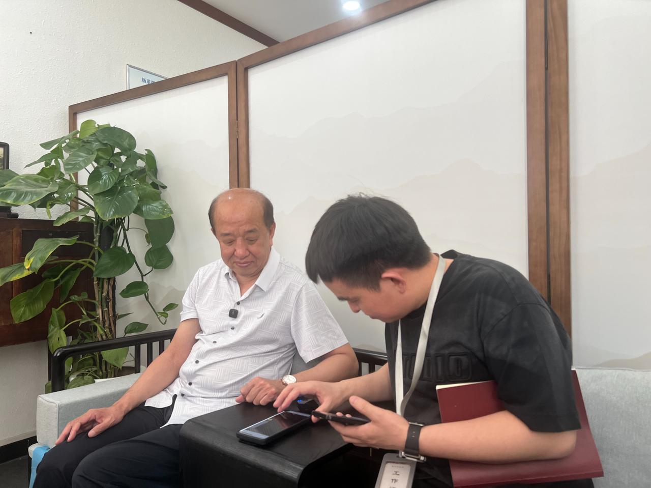 【鼻炎小朋友上热下寒，试试一碗水】
很多家长很纳闷：自家孩子看着一身“火气”，爱