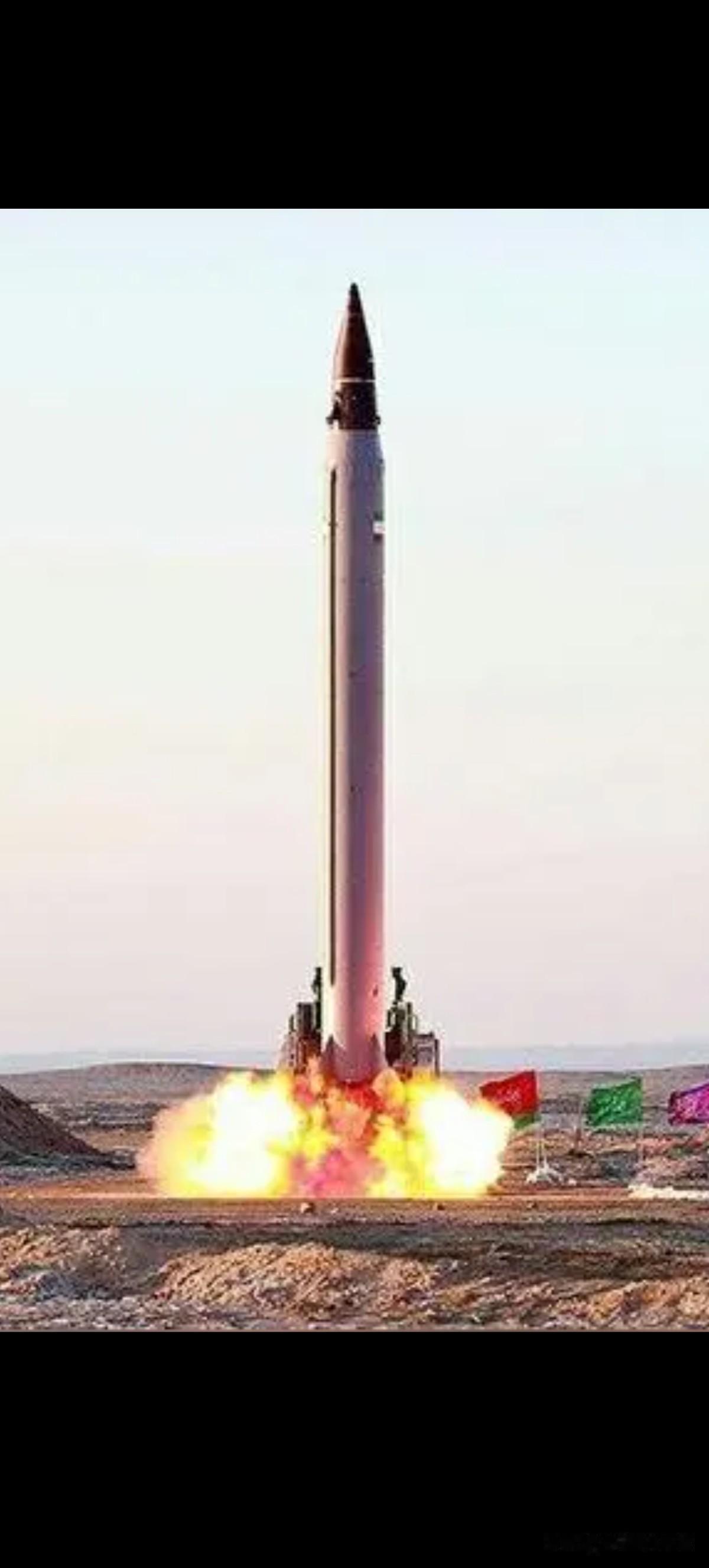 伊朗亮"镇国重器”先进导弹，得以在美伊谈判桌上争取些话语权。意思是说别拿伊朗当"