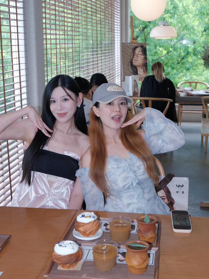 炉坂两周年生日快乐🎂咖啡师不要太美！跟叁爷取了育儿经，逛了衣服还没我衣柜多的《