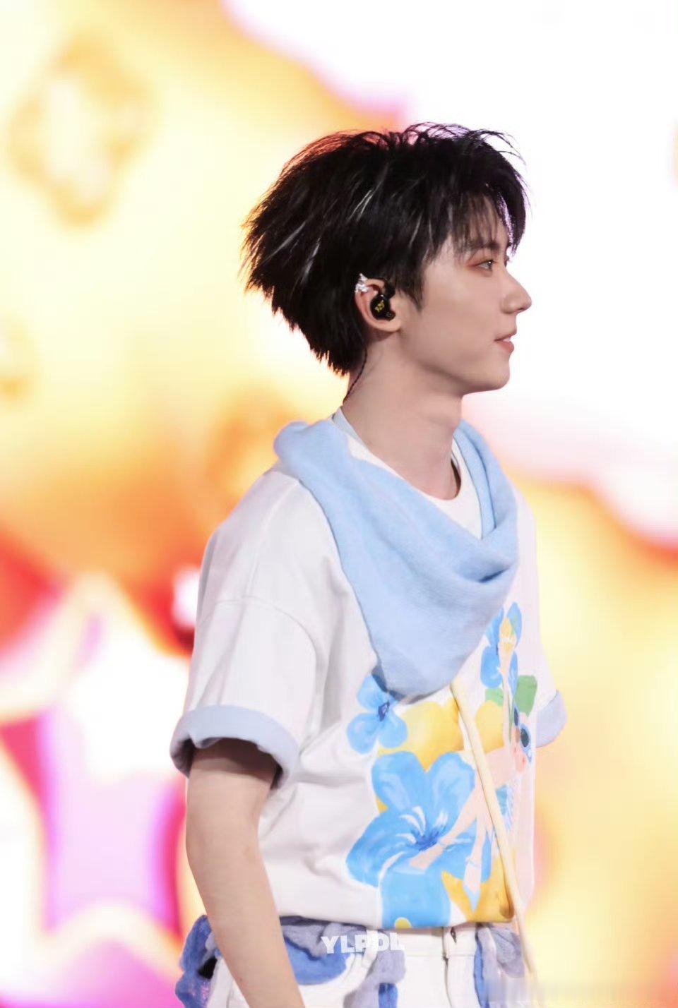 给马嘉祺全世界不解释，来看新年音乐会的人看完马嘉祺solo都会笑出声吧！太值了 